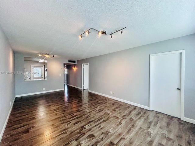3 of 41 - 2300 Park Lane #201, Hollywood, FL