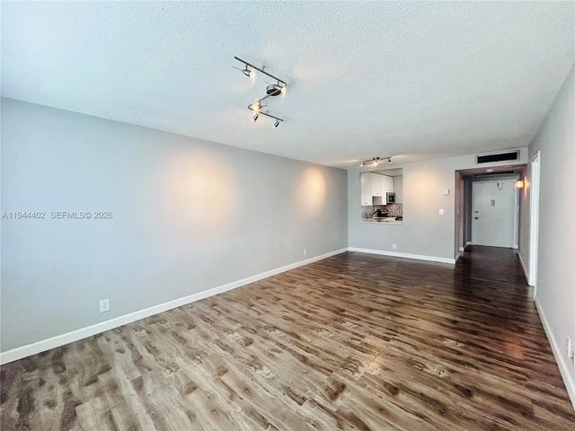 5 of 41 - 2300 Park Lane #201, Hollywood, FL