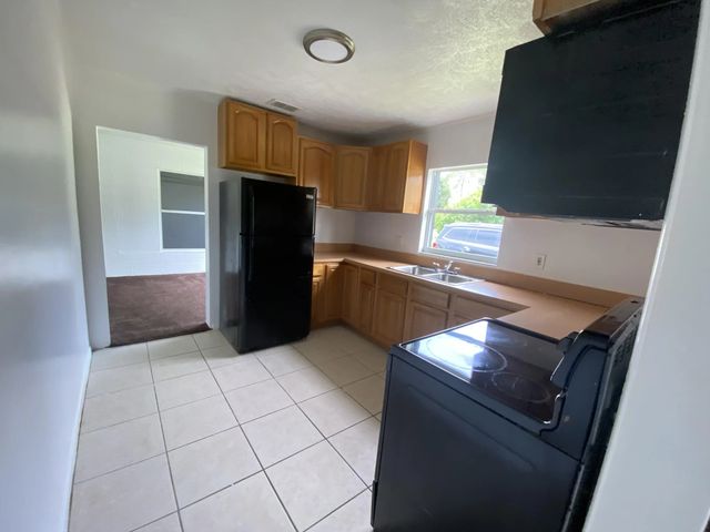 4 of 14 - 3809 Avenue P, Fort Pierce, FL