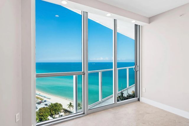 2 of 39 - 3101 S Ocean Drive #1807, Hollywood, FL