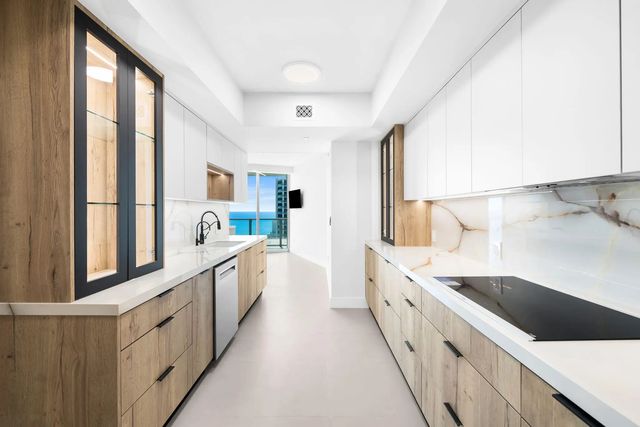 4 of 39 - 3101 S Ocean Drive #1807, Hollywood, FL