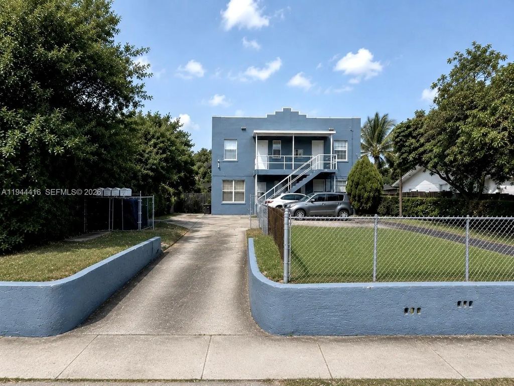 1821 Nw 33rd Street, Miami