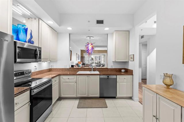 5 of 37 - 9 Harbour Isle Drive #102, Hutchinson Island, FL