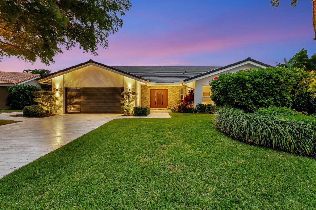 4911 Pineview Circle, Delray Beach