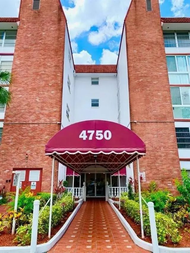 4750 Nw 22nd Court #420, Lauderhill