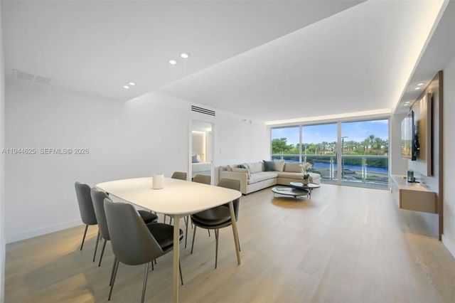 2 of 28 - 20505 E Country Club Drive #231, Aventura, FL