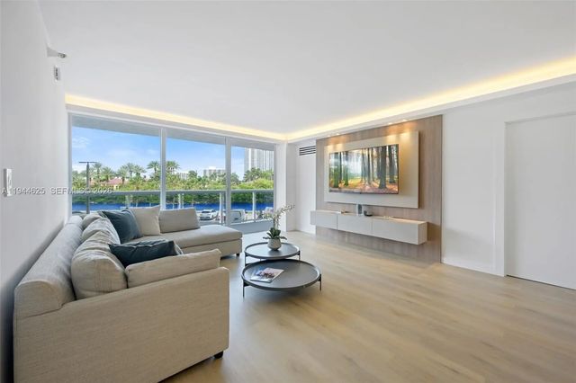 3 of 28 - 20505 E Country Club Drive #231, Aventura, FL