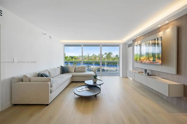 4 of 28 - 20505 E Country Club Drive #231, Aventura, FL
