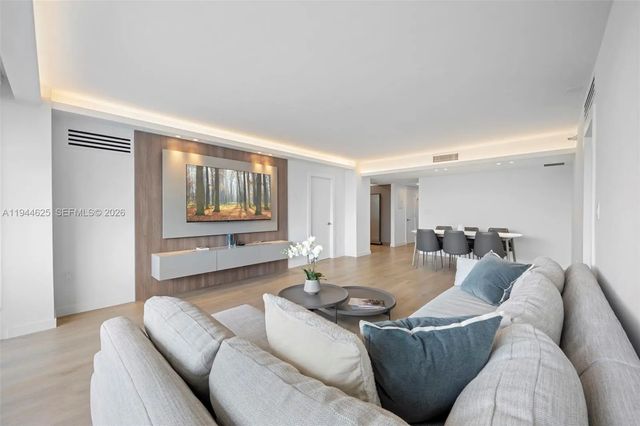 5 of 28 - 20505 E Country Club Drive #231, Aventura, FL