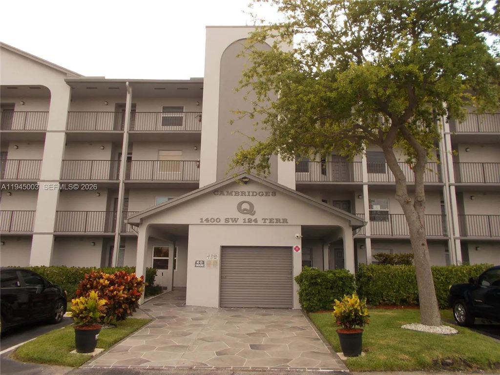 1400 Sw 124th Terrace #205q, Pembroke Pines