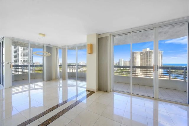19101 Ne 36th Court #2006, Aventura