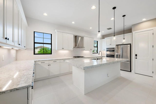 Photo of Listing #R11154124