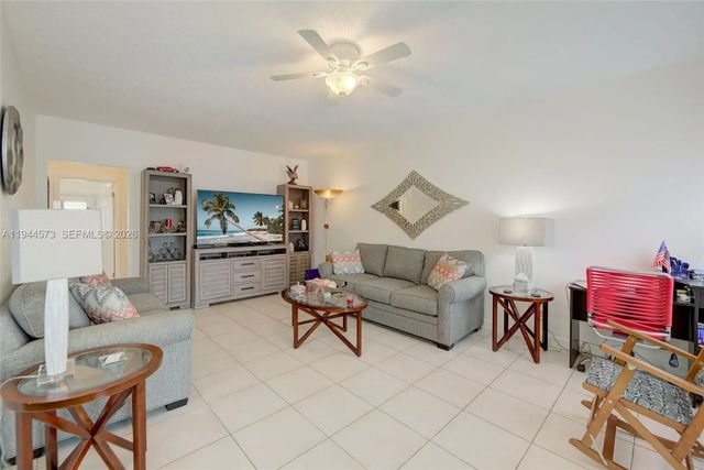 2 of 27 - 800 Sw 11th Avenue #9a, Hallandale Beach, FL