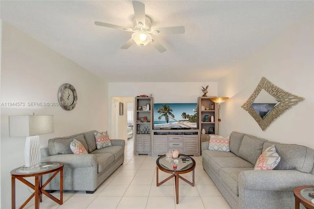 3 of 27 - 800 Sw 11th Avenue #9a, Hallandale Beach, FL