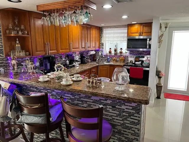 5 of 32 - 4211 W 10th Lane, Hialeah, FL