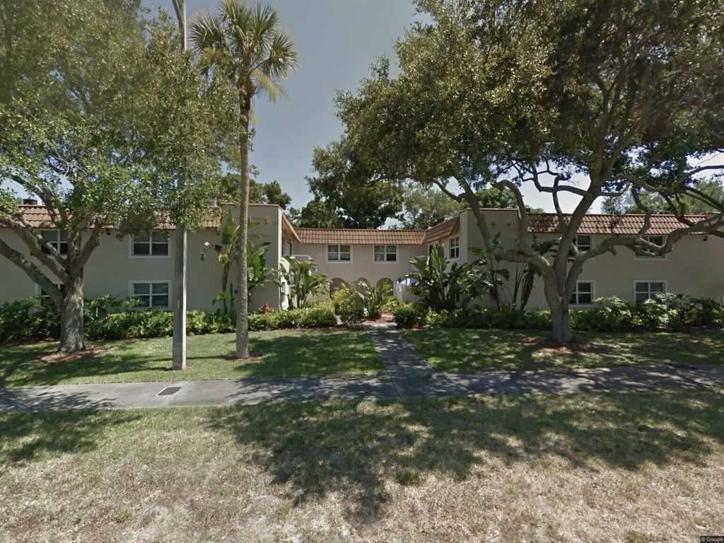 715 20th Street #104, Vero Beach