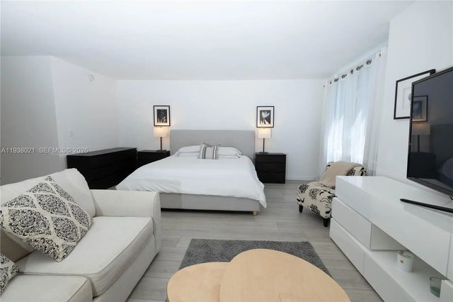 2 of 48 - 2301 Collins Avenue #423, Miami Beach, FL
