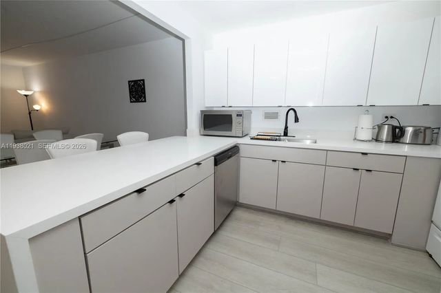 4 of 48 - 2301 Collins Avenue #423, Miami Beach, FL