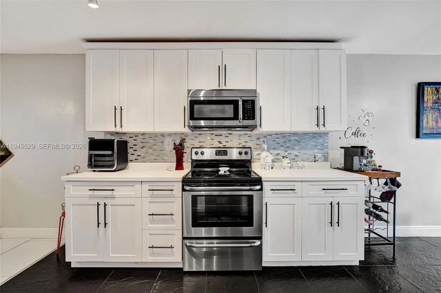 3301 Raleigh Street #4e, Hollywood