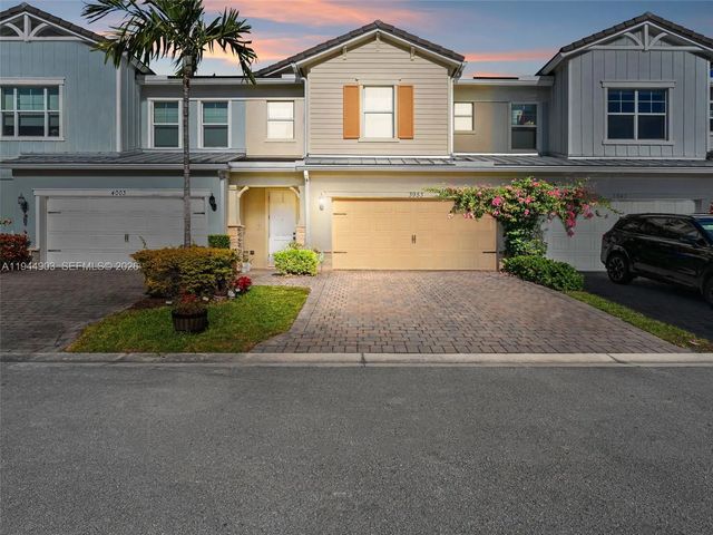 3953 Black Olive Lane, Hollywood