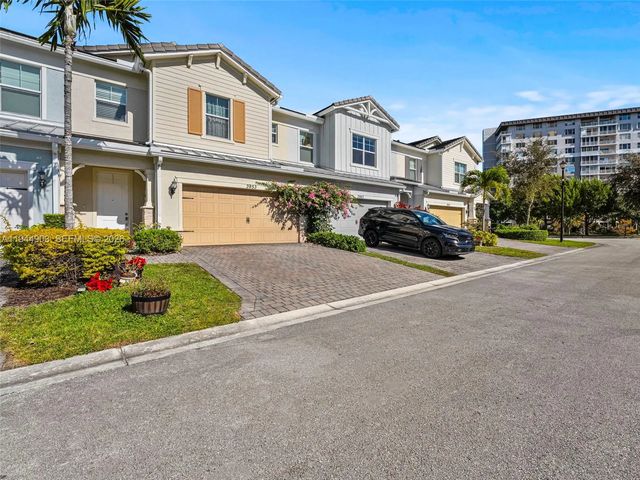 2 of 53 - 3953 Black Olive Lane, Hollywood, FL