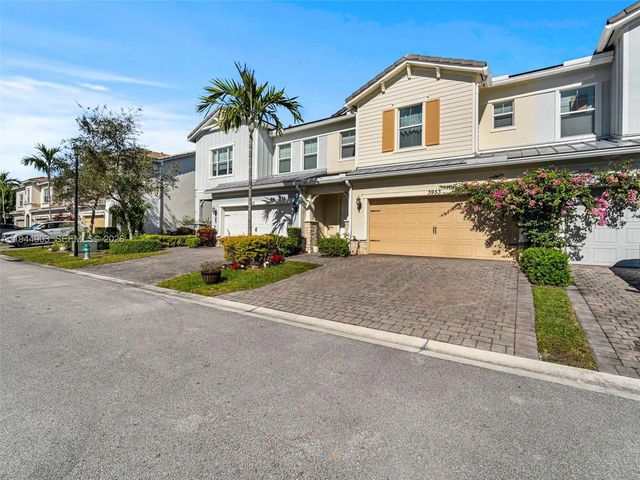 4 of 53 - 3953 Black Olive Lane, Hollywood, FL