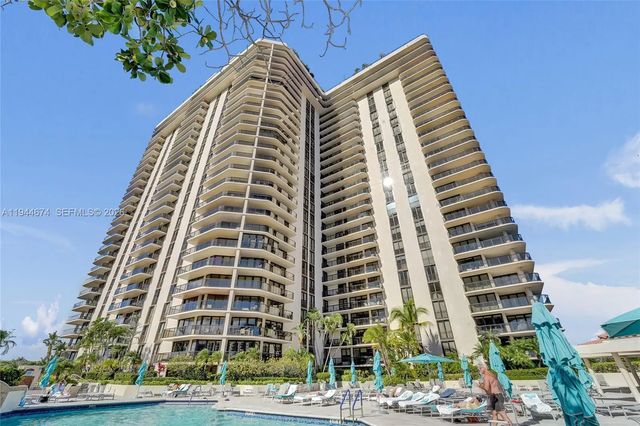 2 of 28 - 19667 Turnberry Way #12f, Aventura, FL