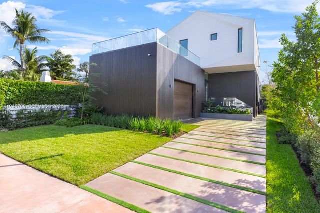 2 of 32 - 536 W 51st Street, Miami Beach, FL