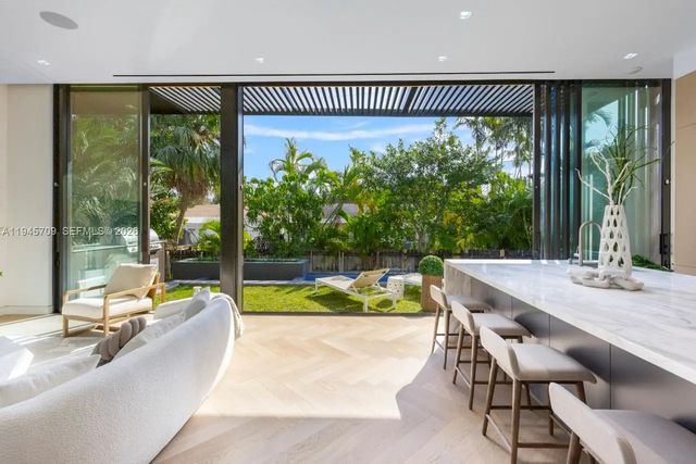 3 of 32 - 536 W 51st Street, Miami Beach, FL