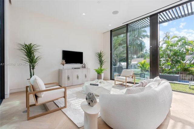 5 of 32 - 536 W 51st Street, Miami Beach, FL