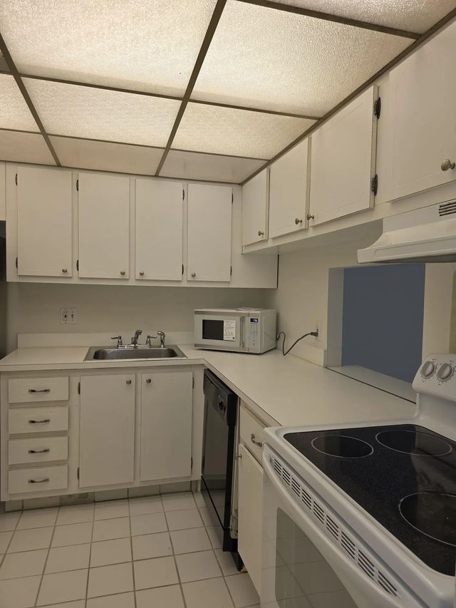 5 of 48 - 470 Executive Center Drive #2k, West Palm Beach, FL