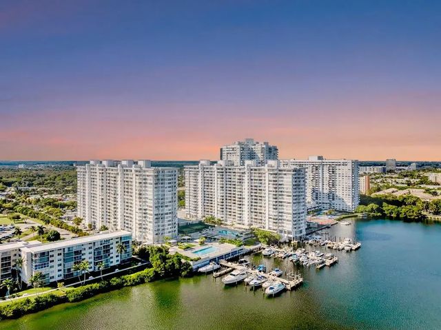 3 of 36 - 18031 Biscayne Boulevard #1104, Aventura, FL