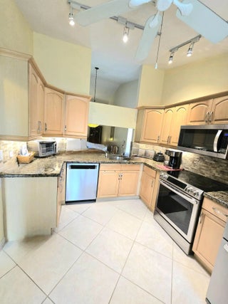 Photo of Listing #R11154411