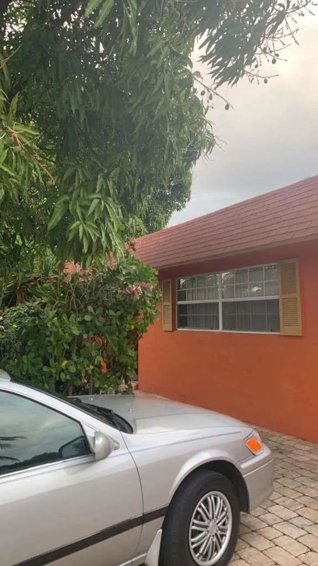 2 of 9 - 2070 Ne 2nd Avenue, Pompano Beach, FL