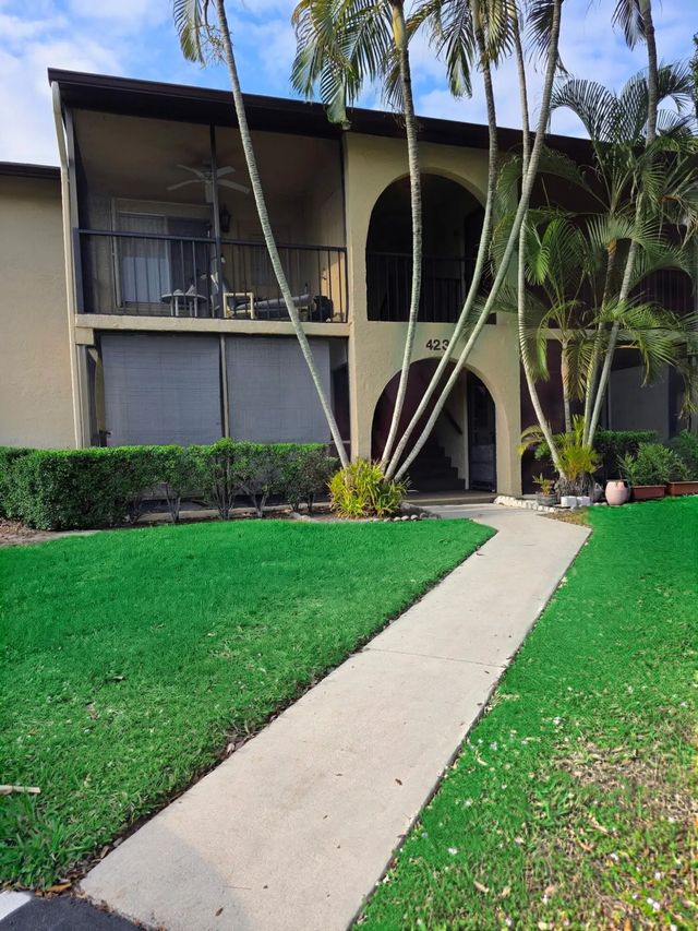 423 Pine Glen Lane #c-1, Greenacres