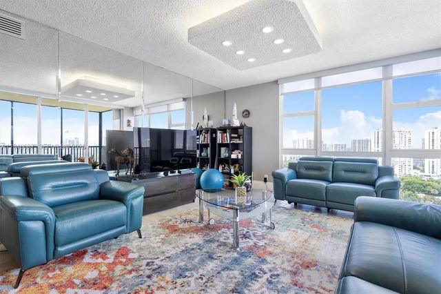20379 W Country Club Drive #1933, Aventura