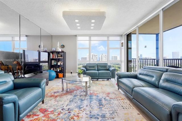 2 of 38 - 20379 W Country Club Drive #1933, Aventura, FL