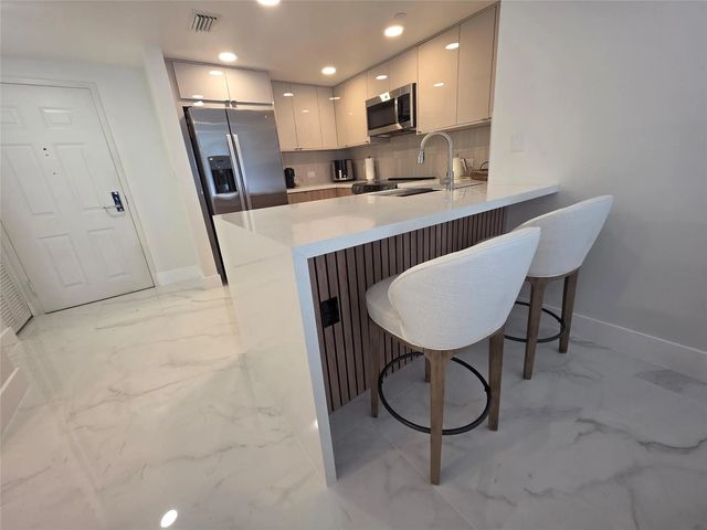 5 of 26 - 19501 W Country Club Drive #2306, Aventura, FL