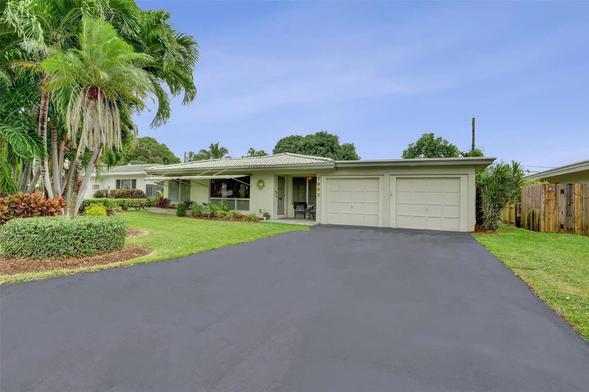 1892 Ne 33rd Street, Oakland Park