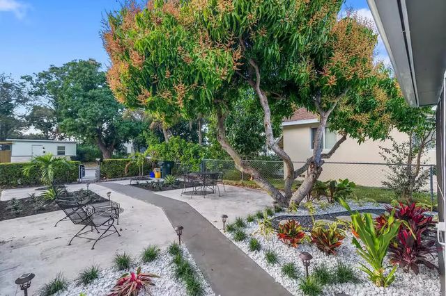 3 of 15 - 610 N D Street, Lake Worth Beach, FL