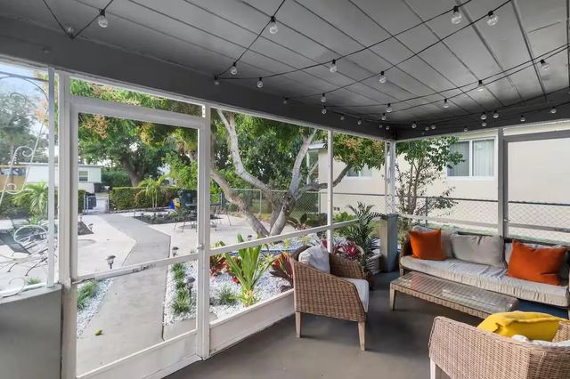 4 of 15 - 610 N D Street, Lake Worth Beach, FL