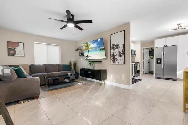 5 of 15 - 610 N D Street, Lake Worth Beach, FL