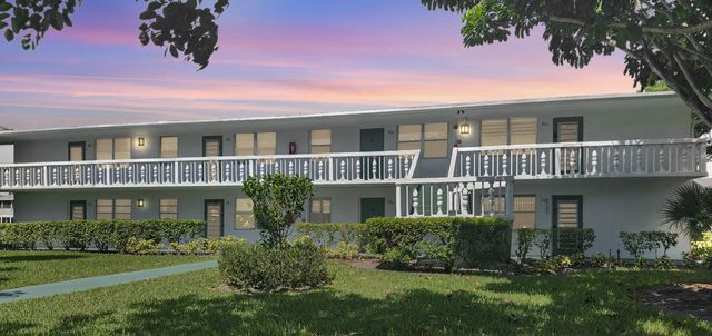 301 Farnham M #301, Deerfield Beach