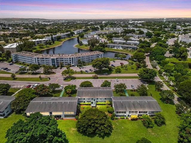 3 of 42 - 301 Farnham M #301, Deerfield Beach, FL