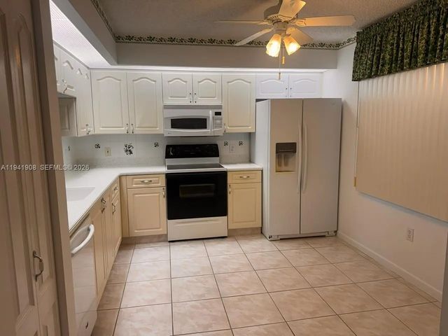 3 of 19 - 801 Sw 138th Avenue #106e, Pembroke Pines, FL