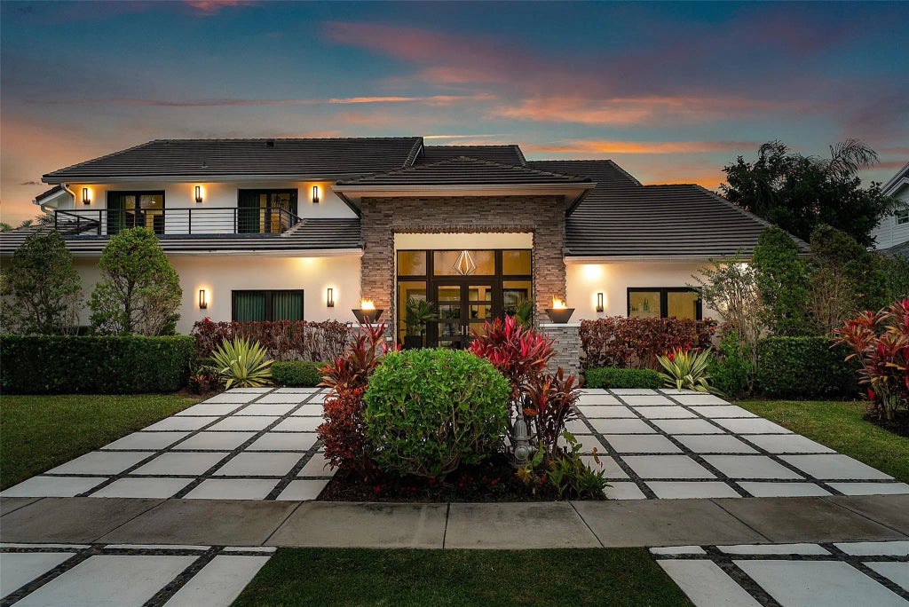 737 Ne Boca Bay Colony Drive, Boca Raton