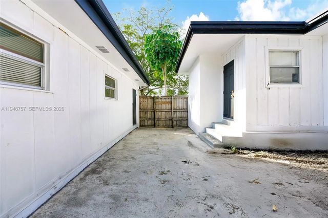 5 of 9 - 2546 Coolidge Street, Hollywood, FL