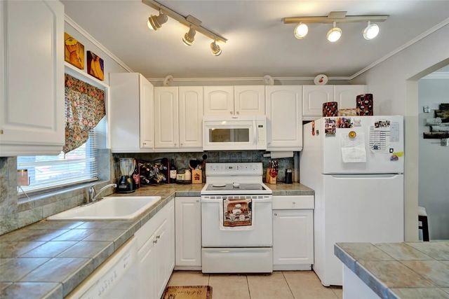 4 of 25 - 9821 Sunrise Lakes Boulevard #106, Sunrise, FL