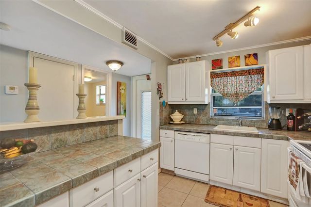 5 of 25 - 9821 Sunrise Lakes Boulevard #106, Sunrise, FL
