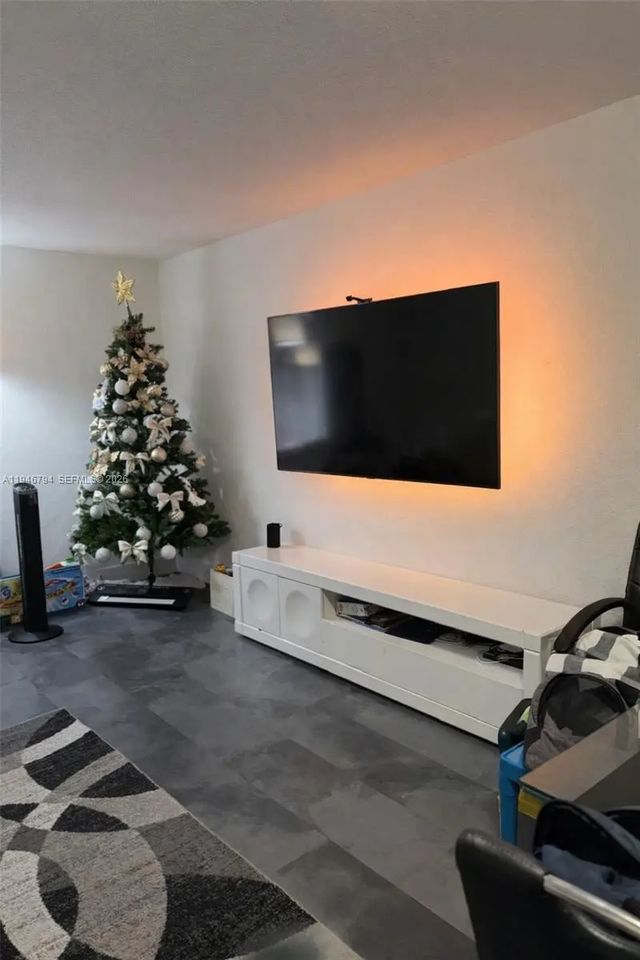 2190 W 60th Street #21201, Hialeah